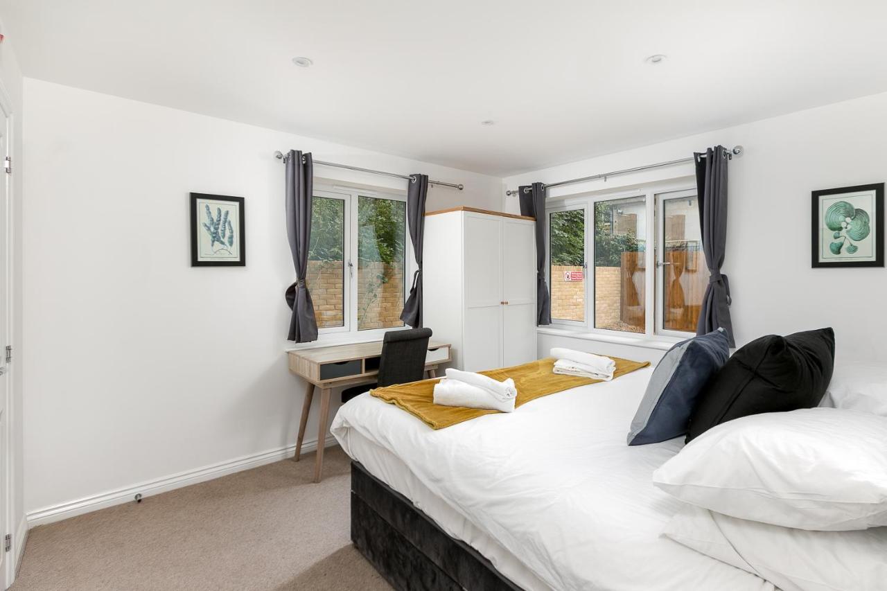 Hertford Serviced Apartments Ware Buitenkant foto