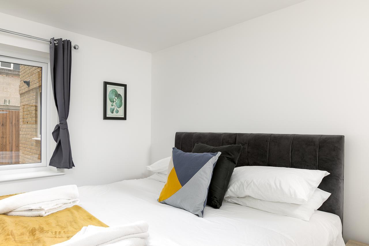 Hertford Serviced Apartments Ware Buitenkant foto